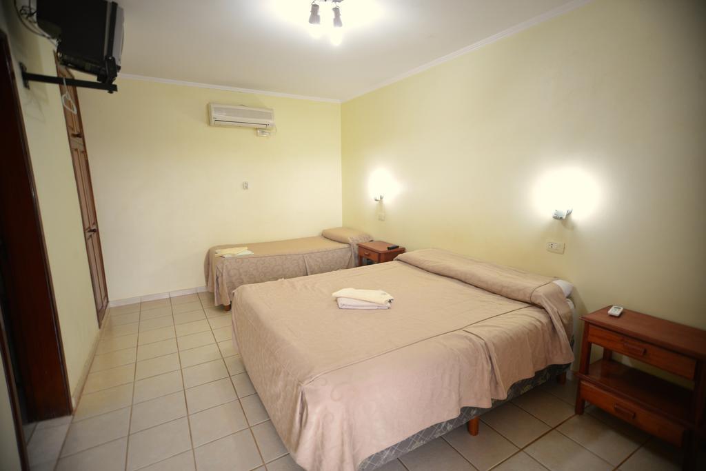 Hotel Lilian Puerto Iguazú Extérieur photo